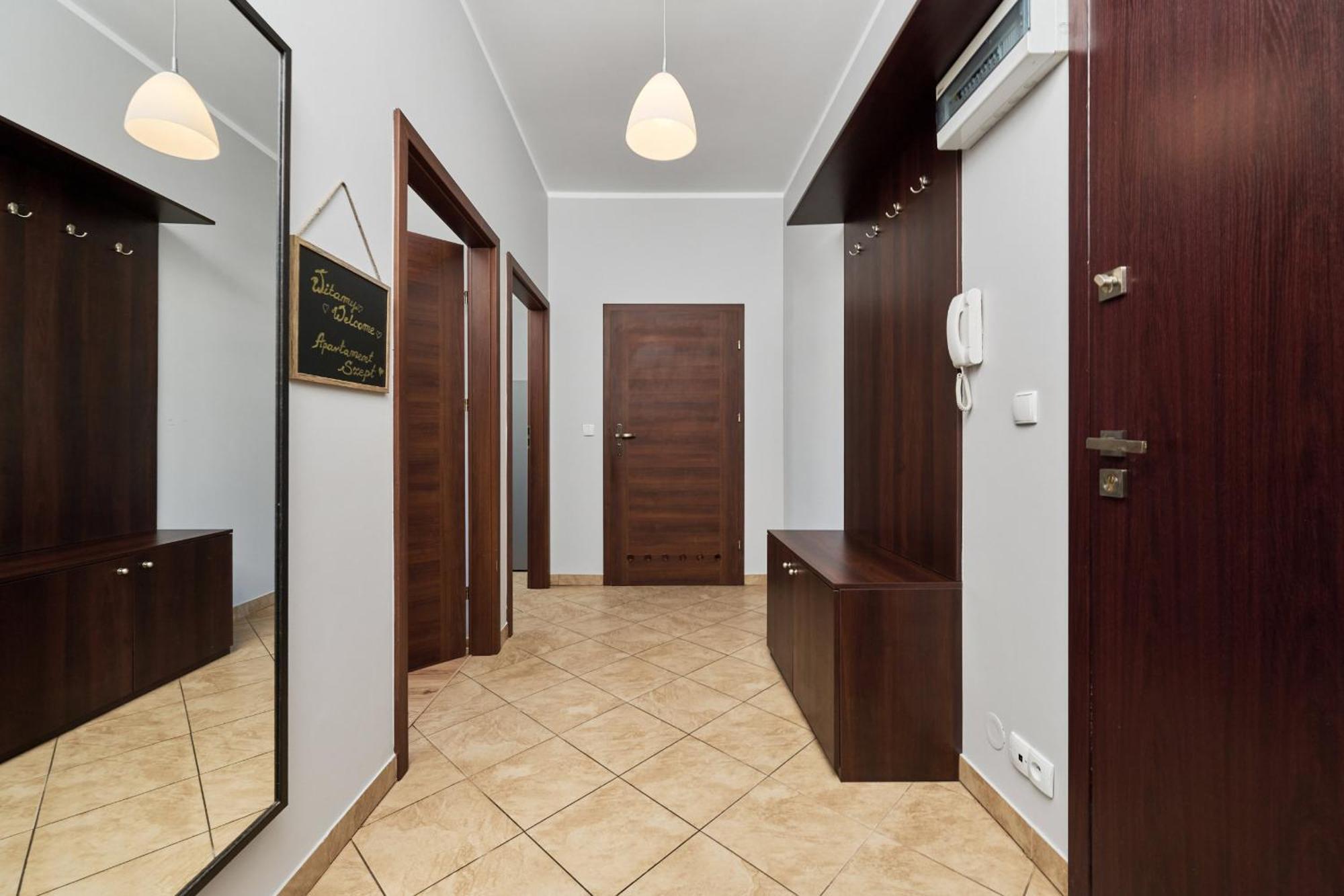 Szept Galeria Dominikanska By Renters *