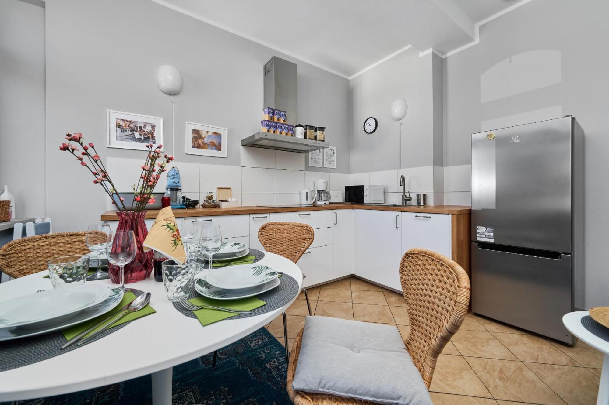 Szept Galeria Dominikanska By Renters *
