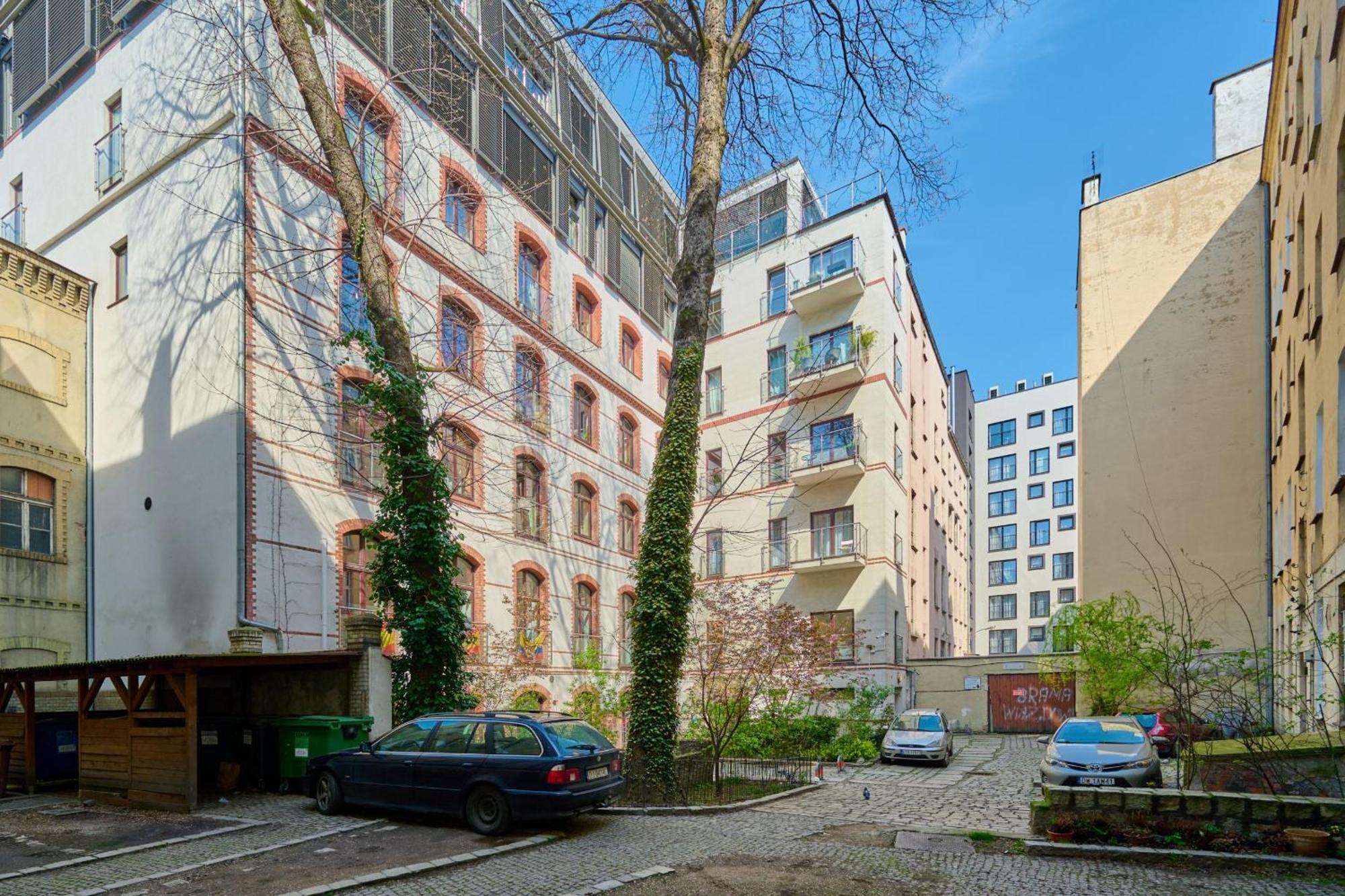 Szept Galeria Dominikanska By Renters *