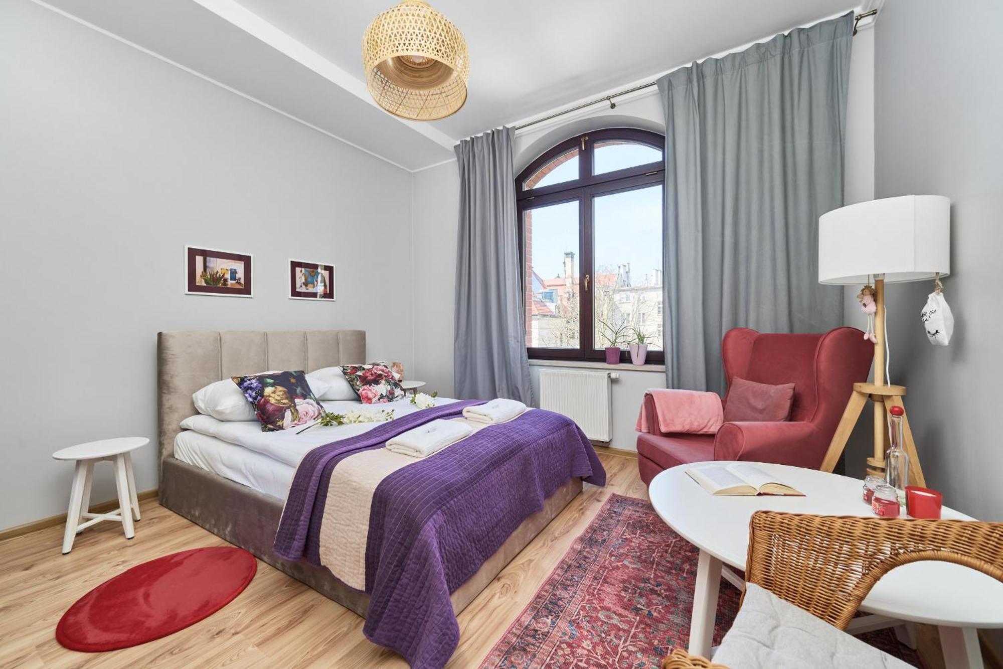 Szept Galeria Dominikanska By Renters