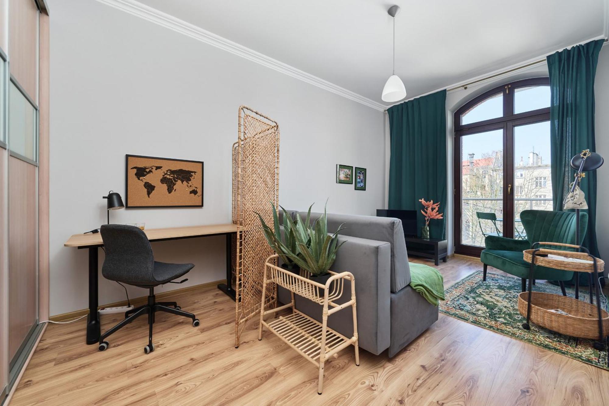 Szept Galeria Dominikanska By Renters